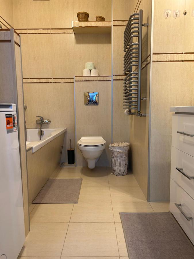 Apartment Quiet Enclave Near The Airport *